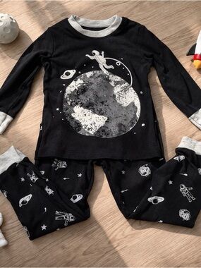 Space Pajama Set 2T Astronaut Planets Black Kids Sleepwear